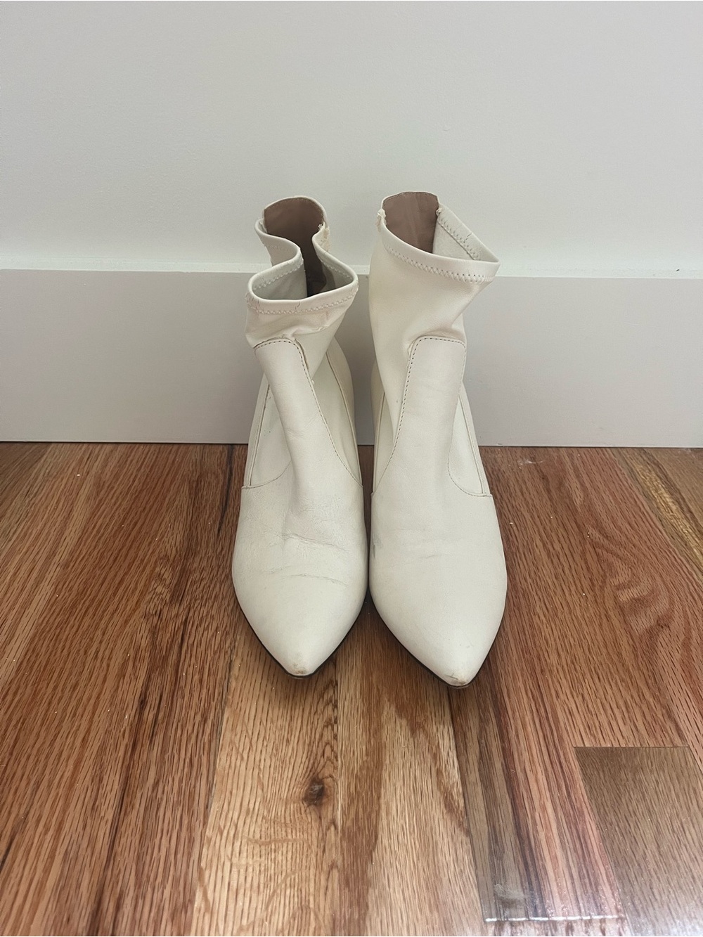 Lewit Pointed Toe White Ankle Boots - Women's Fashion Booties